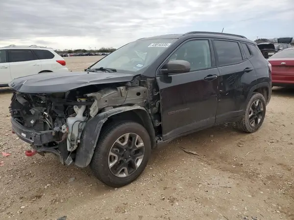 3C4NJDDB5JT307285 2018 JEEP COMPASS - Image 1