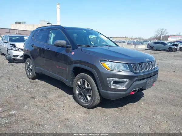 3C4NJDDB5JT316326 2018 JEEP COMPASS - Image 1
