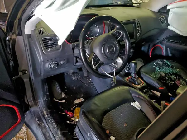 3C4NJDDB5JT334647 2018 JEEP COMPASS - Image 8