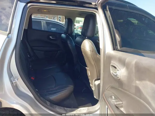 3C4NJDDB5JT348273 2018 JEEP COMPASS - Image 8