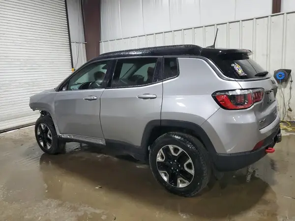 3C4NJDDB5JT367079 2018 JEEP COMPASS - Image 2