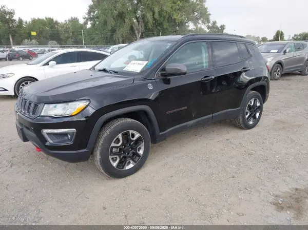 3C4NJDDB5JT403885 2018 JEEP COMPASS - Image 2