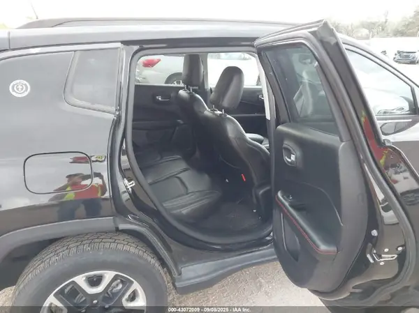3C4NJDDB5JT403885 2018 JEEP COMPASS - Image 8