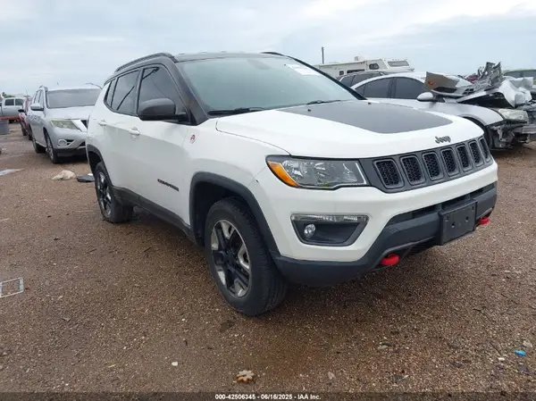 3C4NJDDB5JT417690 2018 JEEP COMPASS - Image 1