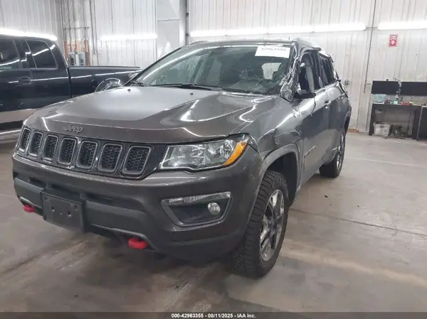 3C4NJDDB5JT419357 2018 JEEP COMPASS - Image 2