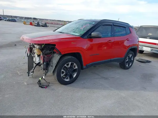 3C4NJDDB5JT440743 2018 JEEP COMPASS - Image 2