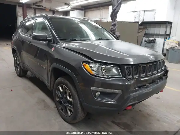 3C4NJDDB5JT451600 2018 JEEP COMPASS - Image 1