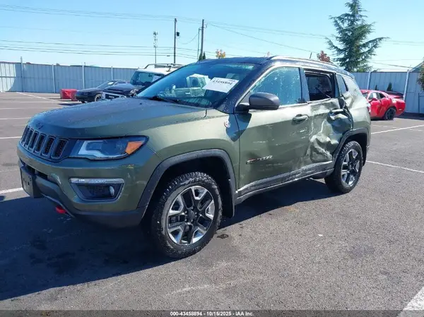 3C4NJDDB5JT463696 2018 JEEP COMPASS - Image 2