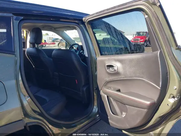 3C4NJDDB5JT463696 2018 JEEP COMPASS - Image 8