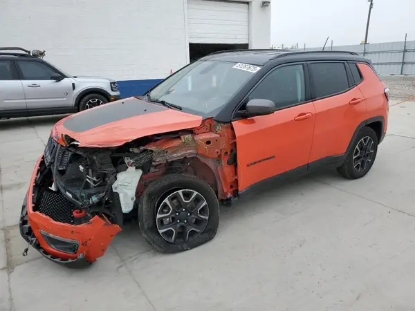 3C4NJDDB5KT597819 2019 JEEP COMPASS - Image 1