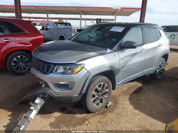 3C4NJDDB5KT618233 2019 JEEP COMPASS - Image 2