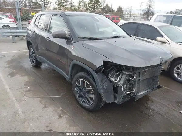 3C4NJDDB5KT620337 2019 JEEP COMPASS - Image 1