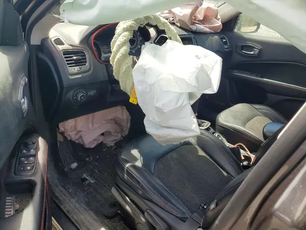 3C4NJDDB5KT627546 2019 JEEP COMPASS - Image 8