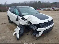 3C4NJDDB5KT671630 2019 JEEP COMPASS
