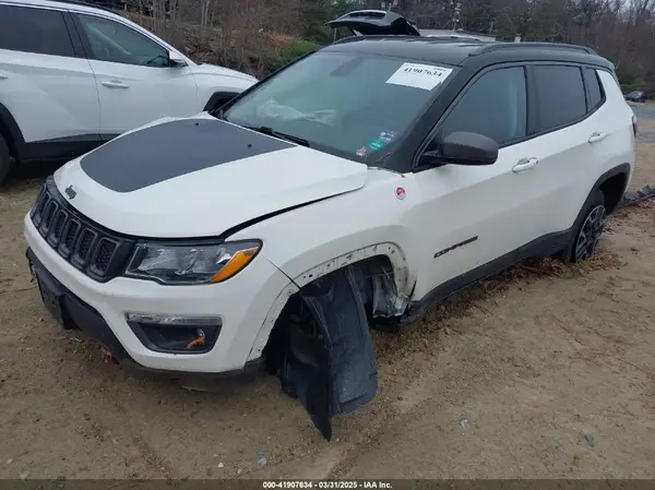 3C4NJDDB5KT671630 2019 JEEP COMPASS - Image 2