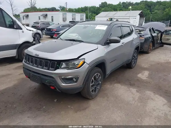 3C4NJDDB5KT671739 2019 JEEP COMPASS - Image 2