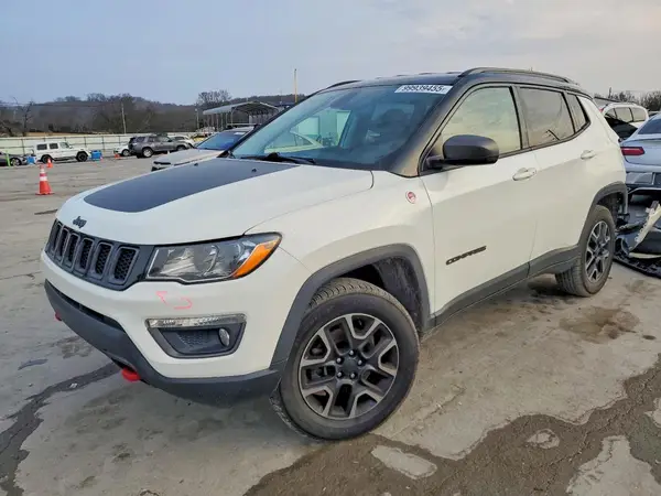 3C4NJDDB5KT688119 2019 JEEP COMPASS - Image 1