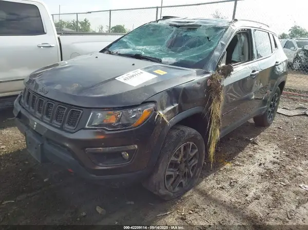 3C4NJDDB5KT722107 2019 JEEP COMPASS - Image 2
