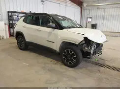 3C4NJDDB5KT752630 2019 JEEP COMPASS