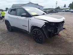 3C4NJDDB5KT760646 2019 JEEP COMPASS