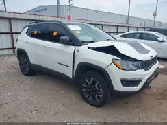 3C4NJDDB5KT766401 2019 JEEP COMPASS