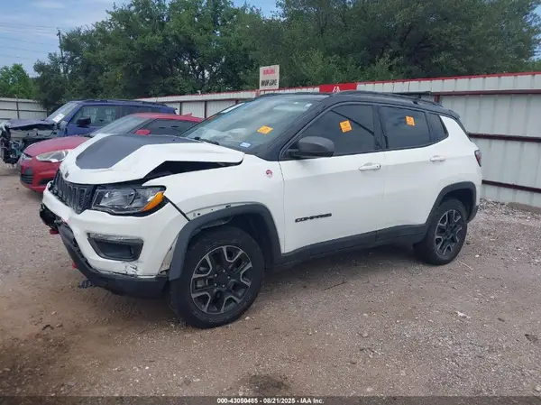 3C4NJDDB5KT766401 2019 JEEP COMPASS - Image 2