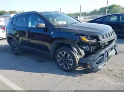 3C4NJDDB5KT800515 2019 JEEP COMPASS