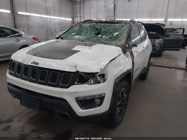3C4NJDDB5KT813801 2019 JEEP COMPASS - Image 2