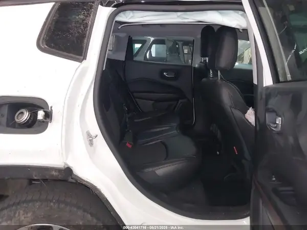 3C4NJDDB5KT813801 2019 JEEP COMPASS - Image 8