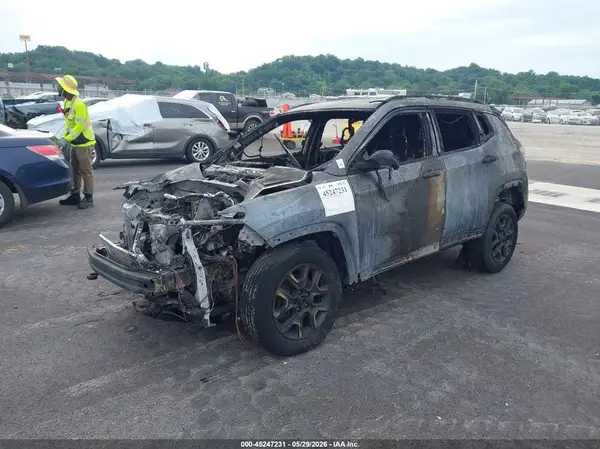 3C4NJDDB5LT163675 2020 JEEP COMPASS - Image 2