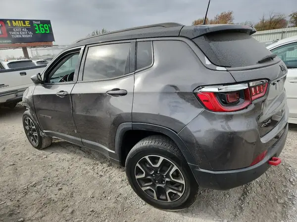 3C4NJDDB5MT571823 2021 JEEP COMPASS - Image 2