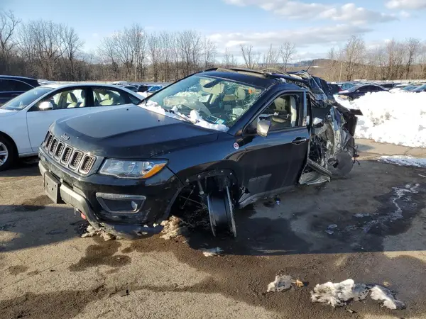 3C4NJDDB6JT130262 2018 JEEP COMPASS - Image 1