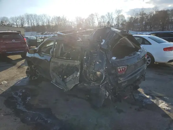 3C4NJDDB6JT130262 2018 JEEP COMPASS - Image 2