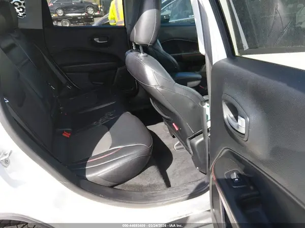 3C4NJDDB6JT137907 2018 JEEP COMPASS - Image 8