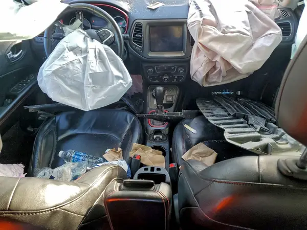 3C4NJDDB6JT143268 2018 JEEP COMPASS - Image 8