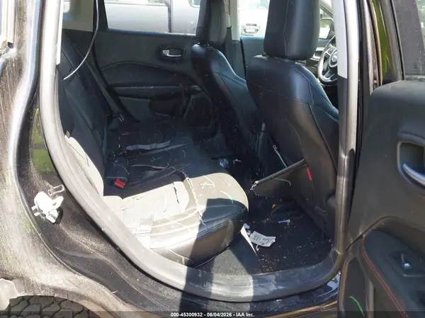 3C4NJDDB6JT153749 2018 JEEP COMPASS - Image 8
