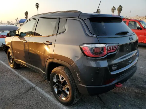 3C4NJDDB6JT168932 2018 JEEP COMPASS - Image 2