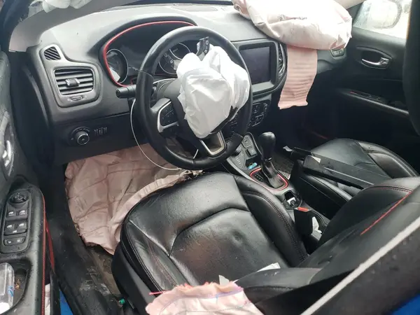 3C4NJDDB6JT179252 2018 JEEP COMPASS - Image 8