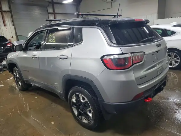 3C4NJDDB6JT212721 2018 JEEP COMPASS - Image 2