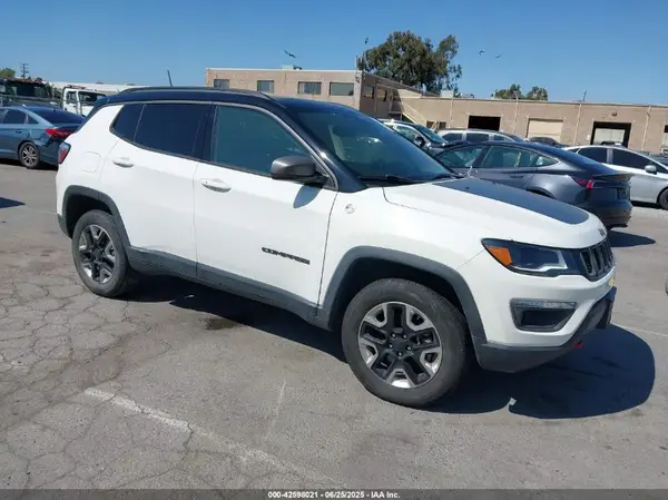 3C4NJDDB6JT230197 2018 JEEP COMPASS - Image 1