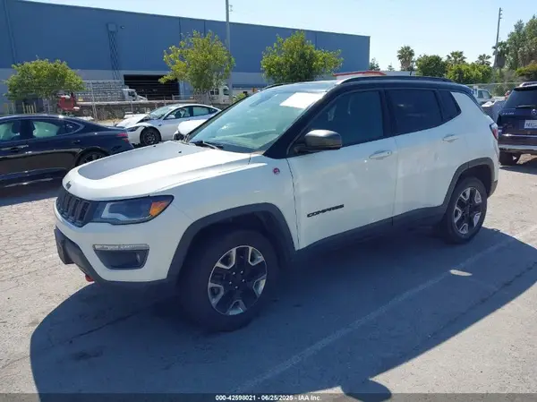 3C4NJDDB6JT230197 2018 JEEP COMPASS - Image 2