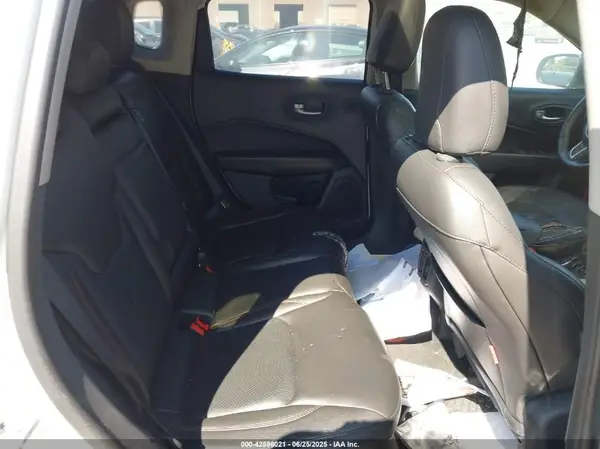 3C4NJDDB6JT230197 2018 JEEP COMPASS - Image 8