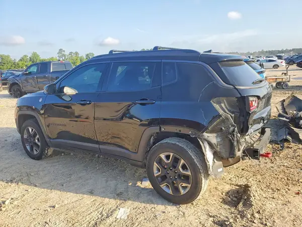 3C4NJDDB6JT264625 2018 JEEP COMPASS - Image 2
