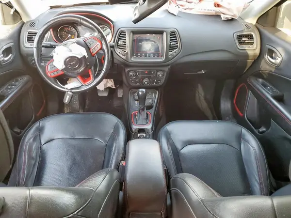 3C4NJDDB6JT270053 2018 JEEP COMPASS - Image 8
