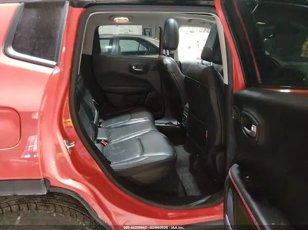 3C4NJDDB6JT270182 2018 JEEP COMPASS - Image 8