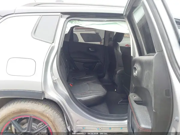 3C4NJDDB6JT307358 2018 JEEP COMPASS - Image 8