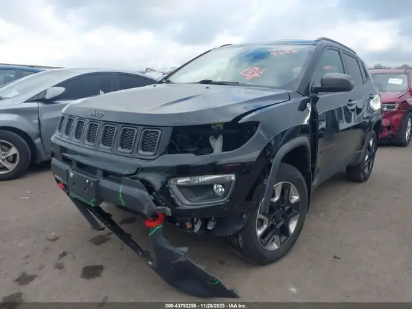 3C4NJDDB6JT307425 2018 JEEP COMPASS - Image 2