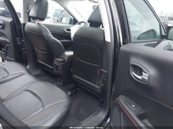 3C4NJDDB6JT307425 2018 JEEP COMPASS - Image 8