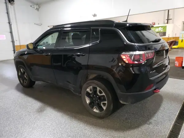 3C4NJDDB6JT350761 2018 JEEP COMPASS - Image 2