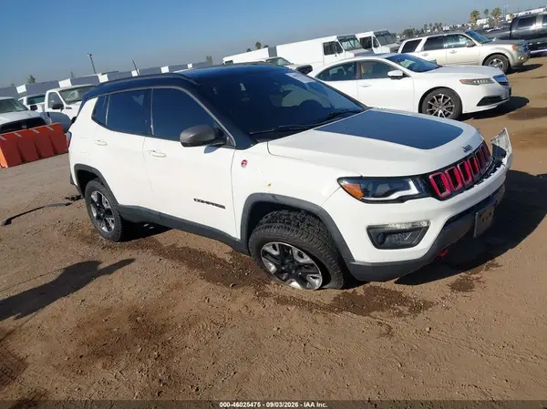 3C4NJDDB6JT369200 2018 JEEP COMPASS - Image 1